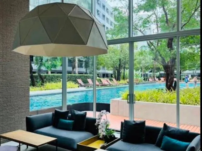 Elio Del Ray Walk To Bts Bangkok